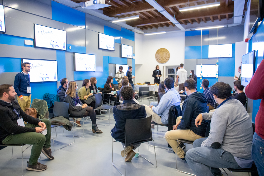Empreendedores da StartUp Angra apresentam projetos a grupo de mentores