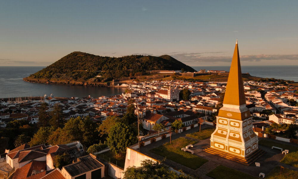 Fotografia de Angra do Heroísmo captada a partir do Alto da Memória