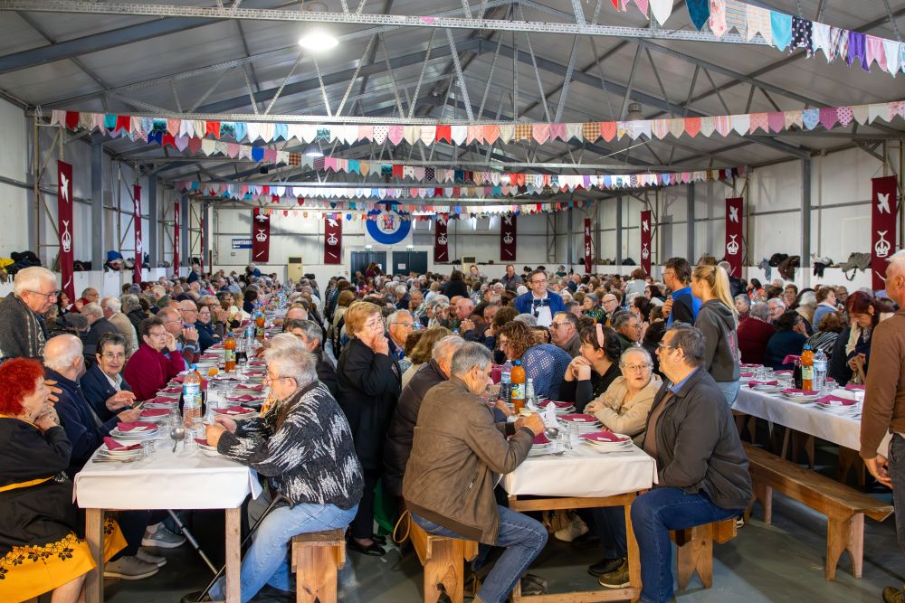Angra do Heroísmo realiza almoço do Divino Espírito Santo dedicado à população sénior