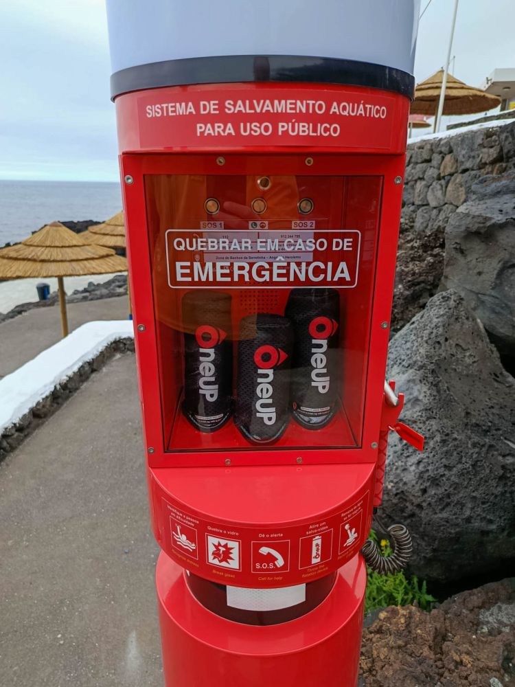 Angra do Heroísmo reforça segurança na Zona de Banhos da Fajã do Fisher com instalação de dispositivo de salvamento aquático